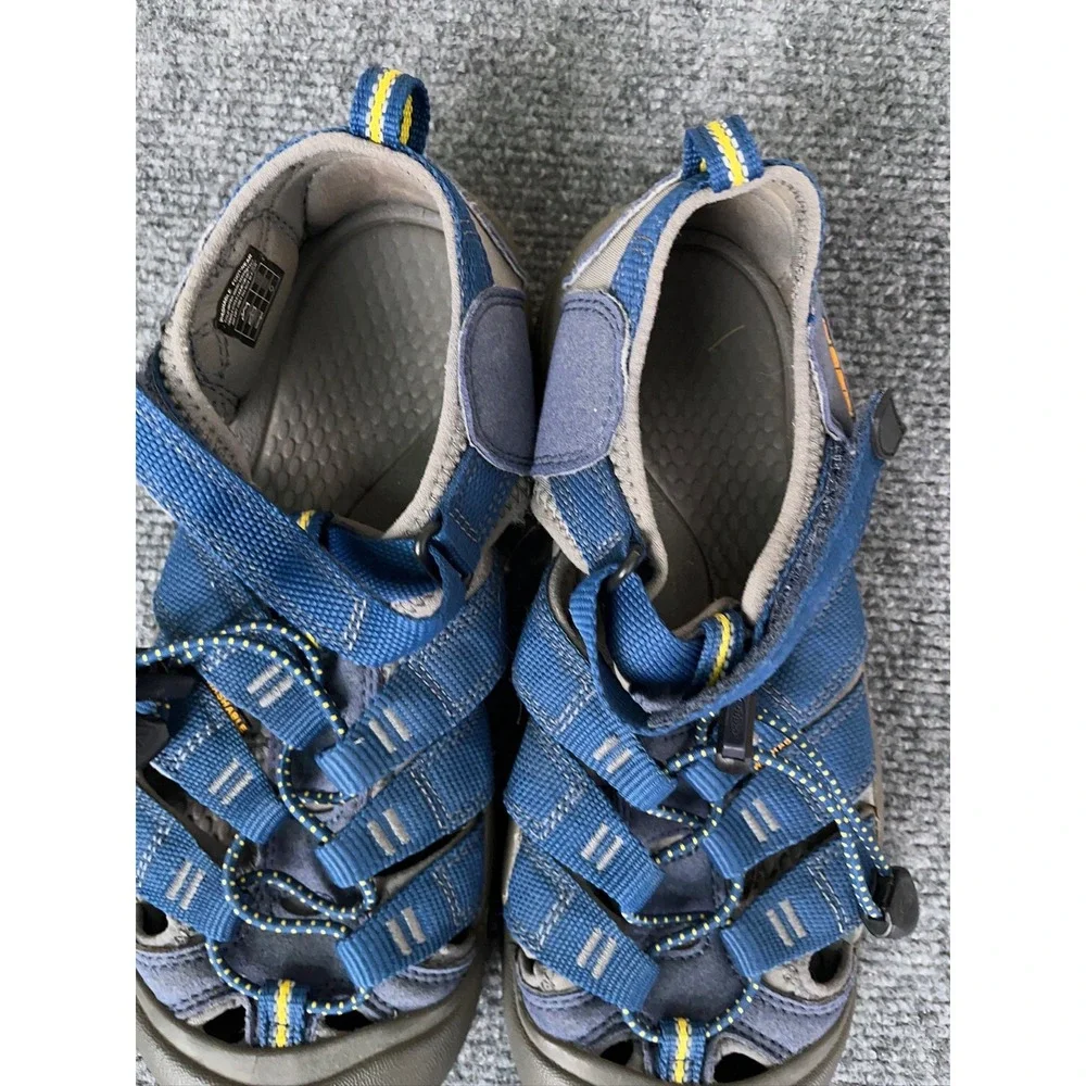 KEEN Boy's Newport Closed Toe Leather‎ Sandals Size 5 US Blue Outdoor Hiking EUC